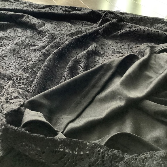 🖤 Gala Black Lace Dress with Bell Sleeves (excluded from sale) - Picture 8 of 9